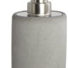 På billedet ser du variationen Cement, Sæbedispenser fra brandet House Doctor i en størrelse H: 17,1 cm. x D: 7,6 cm. i farven Grå/Rustfrit stål
