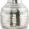 På billedet ser du variationen Vertical, Vase fra brandet House Doctor i en størrelse D: 24 cm. x H: 31,5 cm. i farven Sølv