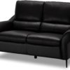 På billedet ser du et stemningsbillede (#8) fra Leadhills, 2 personers sofa, Læder fra brandet Raymond & Hallmark i en størrelse H: 98 cm. B: 160 cm. i farven Sort