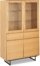 På billedet ser du et stemningsbillede (#10) fra Wansford, Vitrineskab, Egetræ fra brandet Raymond & Hallmark i en størrelse H: 190 cm. B: 110 cm. i farven Natur