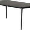 På billedet ser du variationen Pheno, Spisebord fra brandet DAN-FORM Denmark i en størrelse H: 75 cm. B: 100 cm. L: 220 cm. i farven Sort