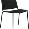 På billedet ser du variationen Stiletto, Spisebordsstol fra brandet DAN-FORM Denmark i en størrelse H: 81 cm. B: 46 cm. L: 56 cm. i farven Sort