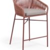På billedet ser du variationen Yanet, Udendørs barstol fra brandet LaForma i en størrelse H: 85 cm. B: 55 cm. L: 50 cm. i farven Lyserød