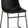 På billedet ser du Kelso, Spisebordsstol, PU-læder m. syninger fra brandet Raymond & Hallmark i en størrelse H: 78 cm. B: 46 cm. L: 54 cm. i farven Sort