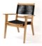 På billedet ser du variationen Peter, Udendørs stabelbar stol, akacietræ fra brandet Venture Design i en størrelse H: 90 cm. x B: 65,5 cm. x L: 65,5 cm. i farven Sort