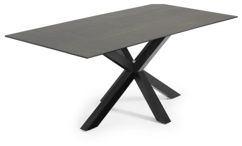 På billedet ser du variationen Argo, Spisebord med krydsstel, Porcelæn bordplade fra brandet LaForma i en størrelse H: 75 cm. B: 200 cm. L: 100 cm. i farven Sort