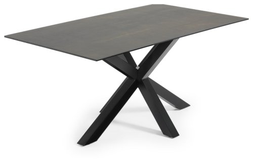 På billedet ser du variationen Argo, Spisebord med krydsstel, Porcelæn bordplade fra brandet LaForma i en størrelse H: 75 cm. B: 180 cm. L: 100 cm. i farven Sort