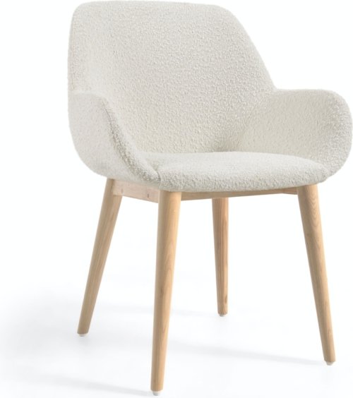 På billedet ser du variationen Konna, Spisebordsstol med armlæn, nordisk, moderne, stof fra brandet LaForma i en størrelse H: 83 cm. B: 59 cm. L: 55 cm. i farven Hvid