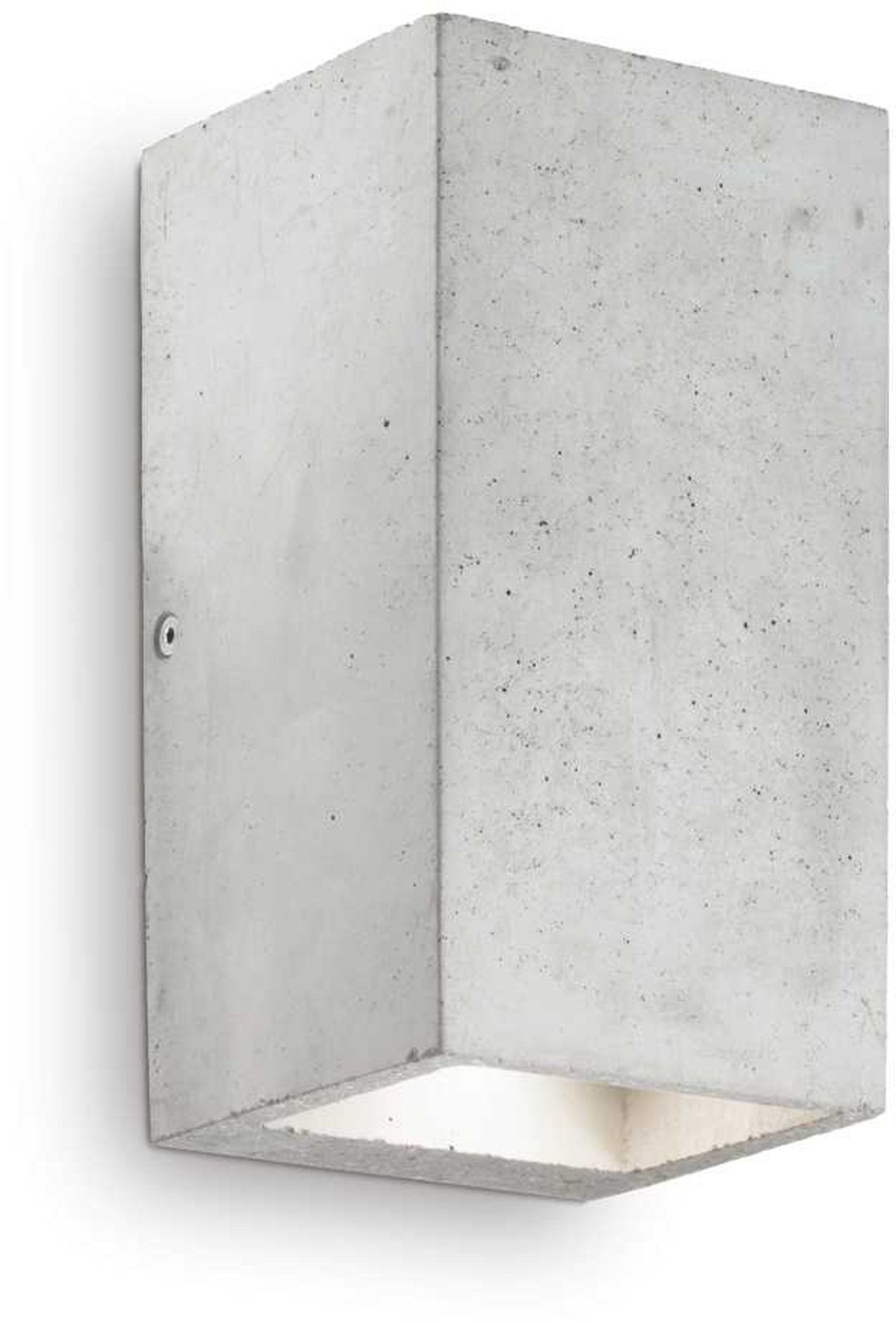 På billedet ser du Kool, Væglampe, Ap2, beton fra brandet Ideal Lux i en størrelse H: 19 cm. x B: 10 cm. x L: 10 cm. i farven Beton