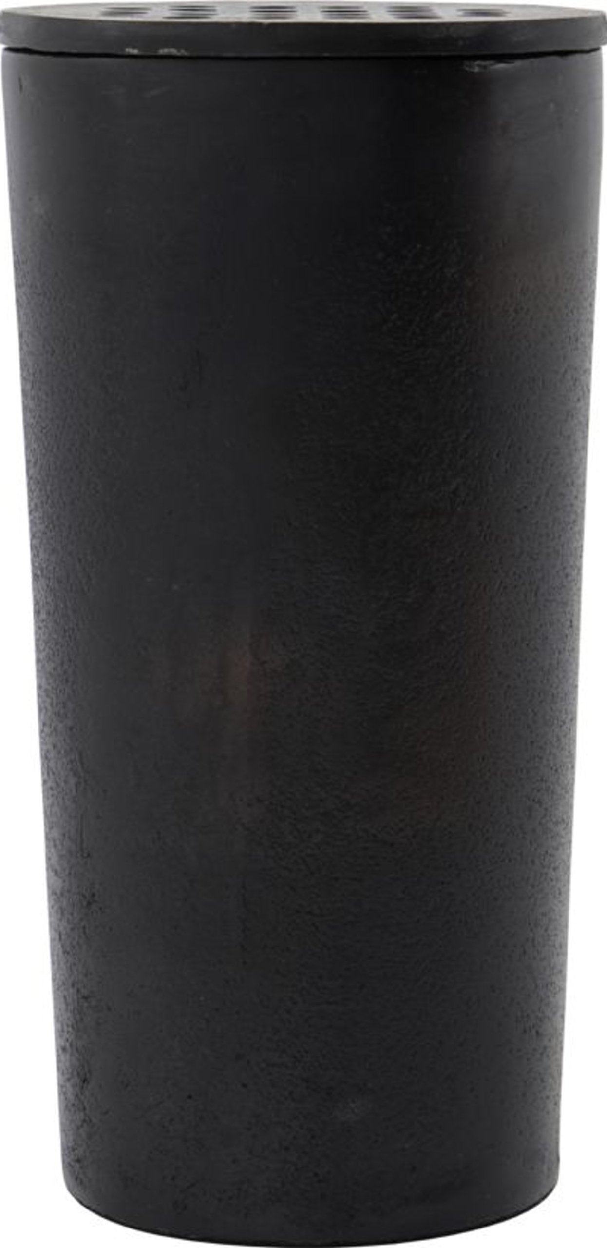 På billedet ser du variationen Flow, Vase fra brandet House Doctor i en størrelse D: 9 cm. x H: 18 cm. i farven Bruneret messing