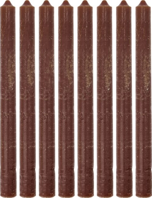 På billedet ser du variationen Rustic Wax, Stagelys, sæt á 8 stk. fra brandet House Doctor i en størrelse D: 2,1 cm. x H: 25 cm. i farven Cognac