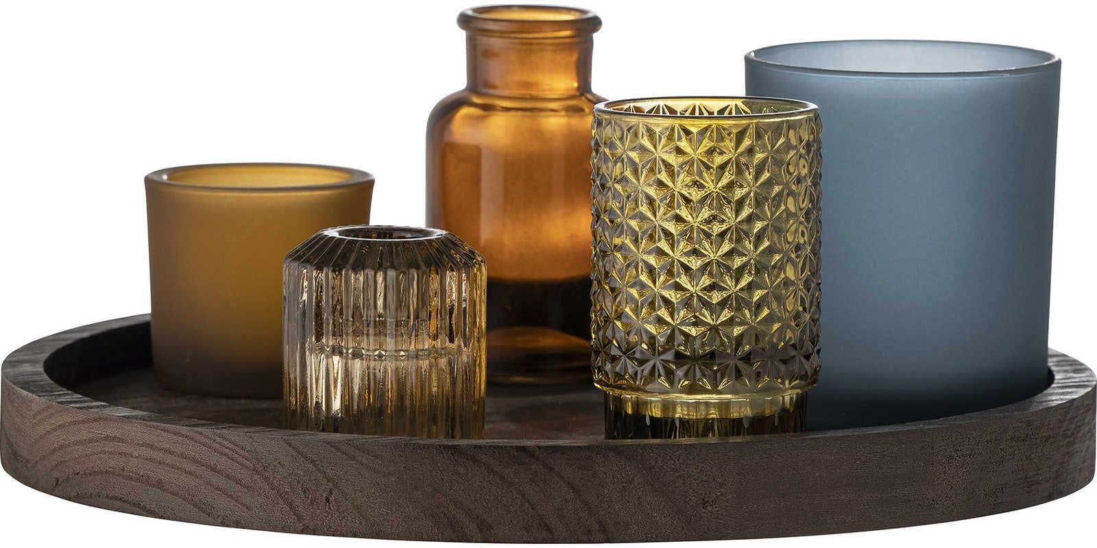 På billedet ser du variationen Sanga, Bakke m/Fyrfadsstage, Glas fra brandet Bloomingville i en størrelse D: 30 cm. x H: 10,5 cm. i farven Brun