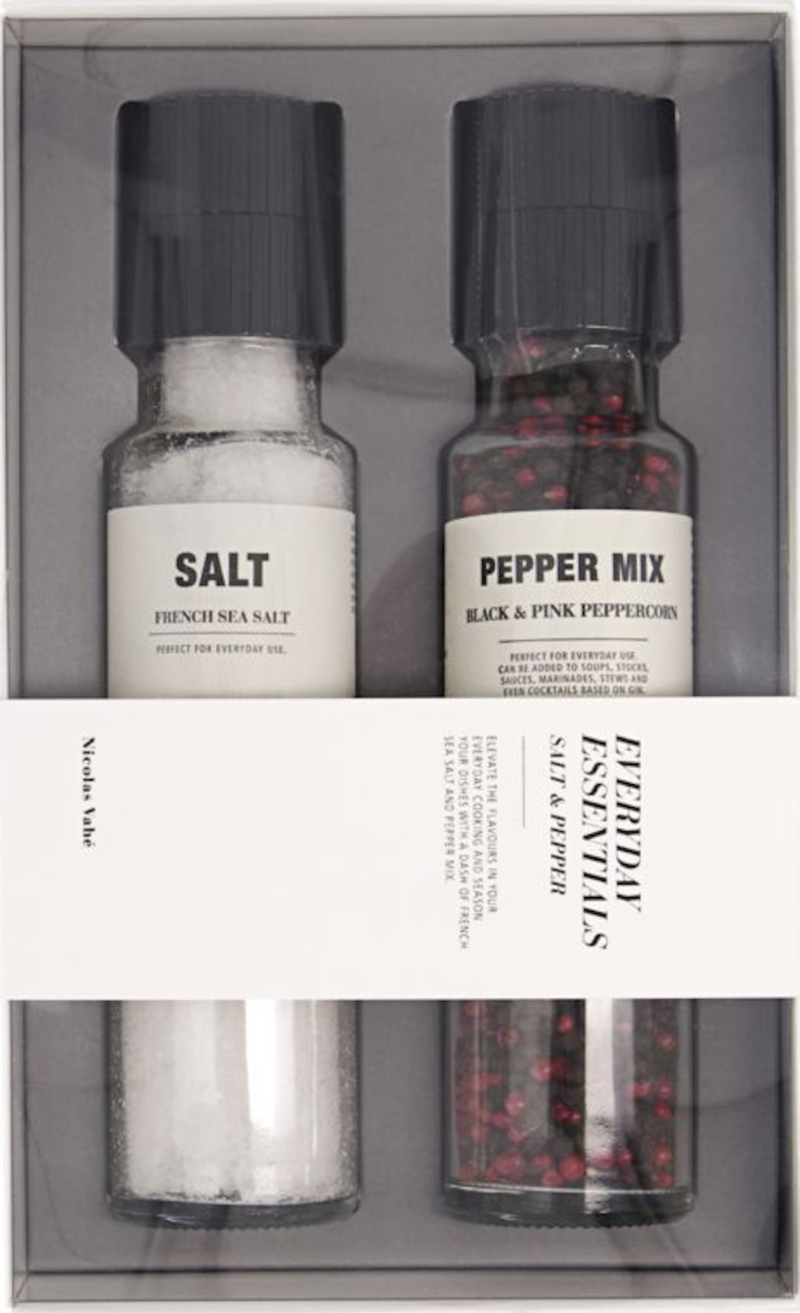 På billedet ser du variationen Gaveæske, Everyday essentials - Salt & pepper fra brandet Nicolas Vahé i en størrelse H: 6 cm. x B: 16 cm. x L: 26 cm. i farven Multi