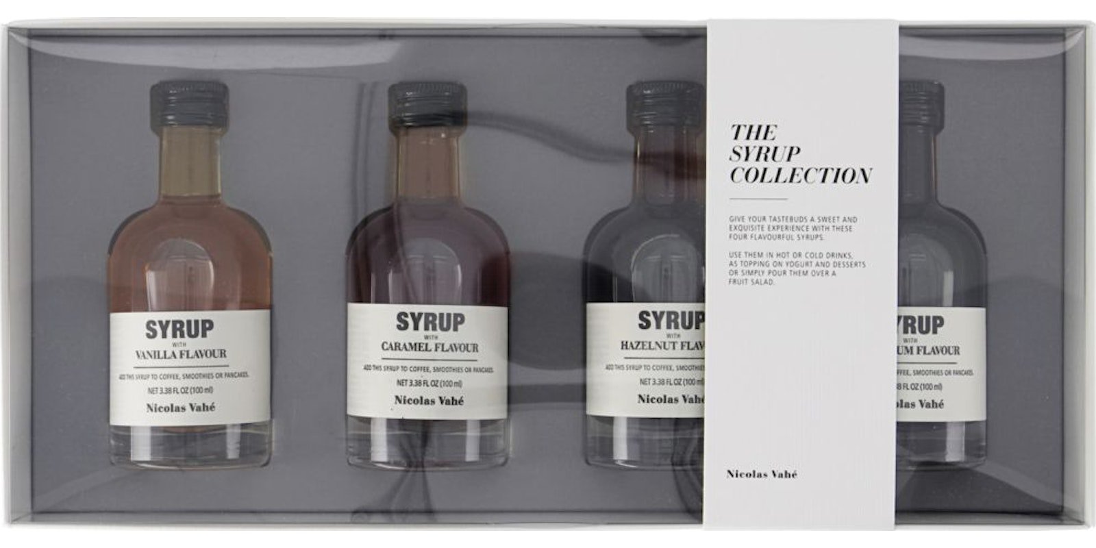 På billedet ser du Gaveæske, The syrup collection fra brandet Nicolas Vahé i en størrelse H: 6,5 cm. x B: 16 cm. x L: 34,5 cm. i farven Multi