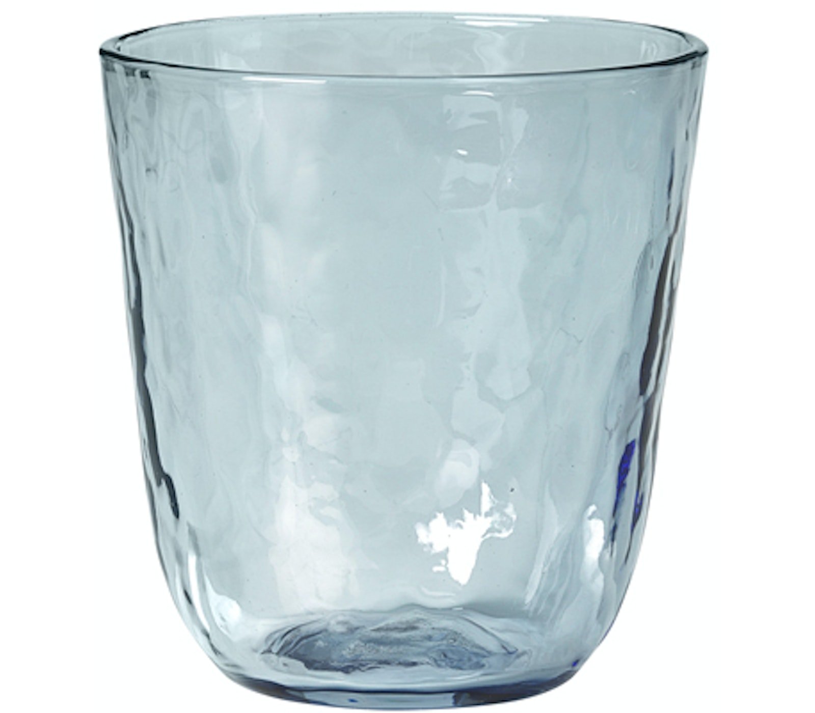 På billedet ser du variationen Hammered, Drikkeglas, Glas fra brandet Broste Copenhagen i en størrelse D: 9,2 cm. x H: 9,5 cm. i farven Blå