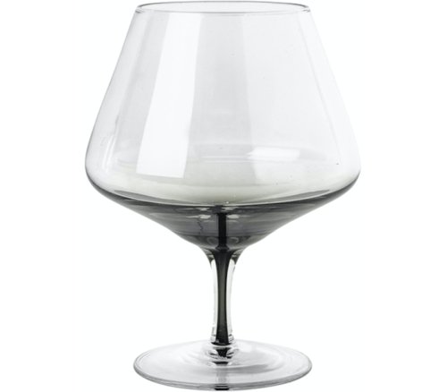På billedet ser du variationen Smoke, Cognacglas, Glas fra brandet Broste Copenhagen i en størrelse D: 11,2 cm. x H: 14,9 cm. i farven Klar/grå