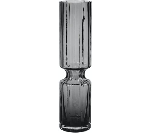 På billedet ser du variationen Hyacint, Vase, Mundblæst glas fra brandet Broste Copenhagen i en størrelse D: 8 cm. x H: 31,7 cm. i farven Sort