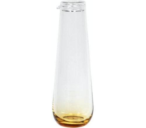 På billedet ser du variationen Amber, Kande, Mundblæst glas fra brandet Broste Copenhagen i en størrelse D: 8,5 cm. x H: 25 cm. i farven Klar/orange