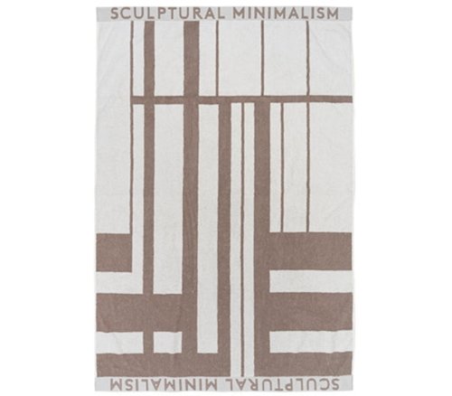 På billedet ser du variationen Minimal, Håndklæde, Bomuld fra brandet Kristina Dam i en størrelse B: 100 cm. x L: 150 cm. i farven Beige/hvid