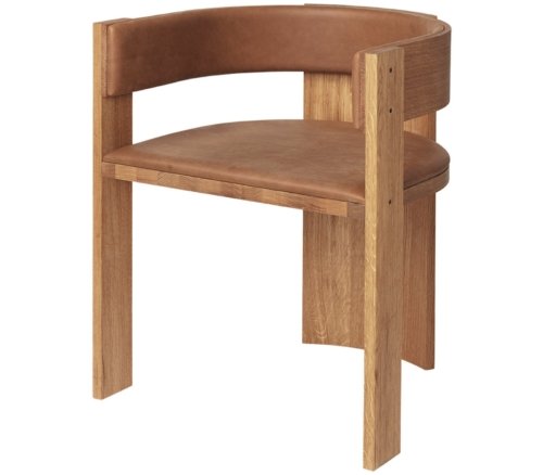 På billedet ser du variationen Collector, Spisebordsstol med læderhynde, Eg fra brandet Kristina Dam i en størrelse H: 72 cm. x B: 51 cm. x L: 51 cm. i farven Natur/brun