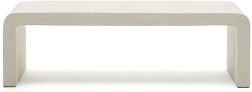 På billedet ser du variationen Aiguablava, Udendørs sofabord, nordisk, moderne, cement fra brandet Laforma i en størrelse H: 40 cm. x B: 135 cm. x L: 65 cm. i farven Hvid